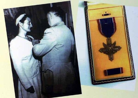 A veteran receives the Distinguished Service Cross.